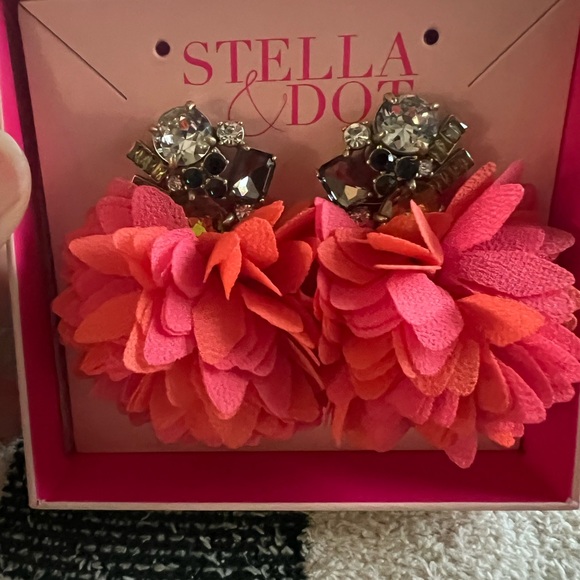 Stella & Dot Accessories - Stella & Dot Pink and Orange Floral Jewelry